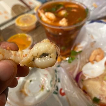 Mariscos la baja - Big shrimp... I cleaned... and the bigger the shrimp, the more important it is to clean. - Seafood Near Me - San Marcos, California