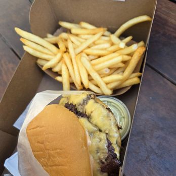 The Win-Dow - Hollywood - Double cheeseburger and fries - Burgers Near Me - Los Angeles, California The Win-Dow - Hollywood - Double cheeseburger and fries - Burgers Near Me - Los Angeles, California
