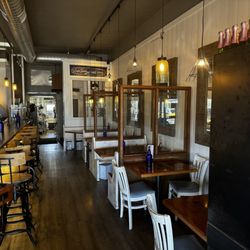Pizzeria Bello Forno - Dining room