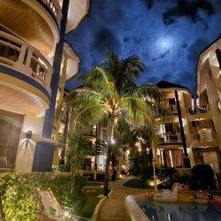 Ambassador In Paradise Resort - Hotel at night