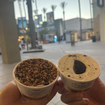 Yelp Community Experience: Perfect Pint - Coffee-toffee and cookies and cream ice cream - Yelp Events Near Me - Orange, California Yelp Community Experience: Perfect Pint - Coffee-toffee and cookies and cream ice cream - Yelp Events Near Me - Orange, California