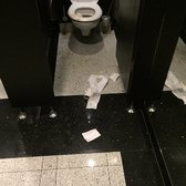 Foto zu Hilton Berlin - Berlin, Deutschland. Toilette in der Lobby