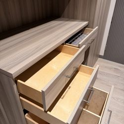 Modern Closet Spaces