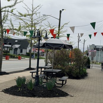 Americano Pizza Shop - Pizza Near Me - Syosset, New York