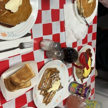 Harry's Café - Breakfast & Brunch Near Me - Honolulu, Hawaii