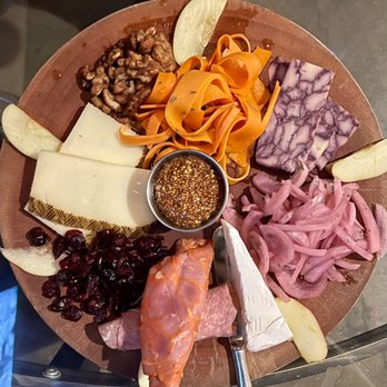 Nosh Wine Lounge - Nosh Board - Wine Bars Near Me - Omaha, Nebraska