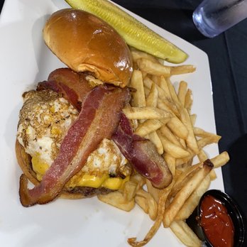 Park Tavern - Fried Egg Burger - American Near Me - Severna Park, Maryland