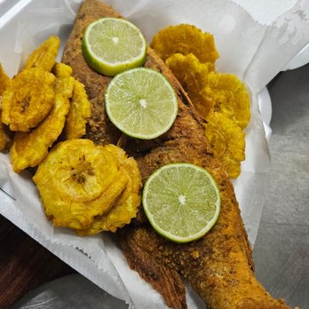 El Punto Dominicano - fried fish with lime slices - Food Trucks Near Me - Deltona, Florida El Punto Dominicano - fried fish with lime slices - Food Trucks Near Me - Deltona, Florida