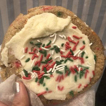 Schmackary's - Funfetti Cookie (December 2019) - Desserts Near Me - New York, New York