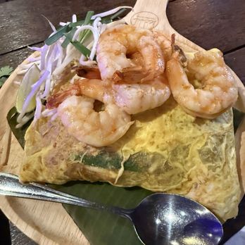 Kin Thai Street Eatery - Egg wrap pad Thai - Thai Near Me - Sacramento, California Kin Thai Street Eatery - Egg wrap pad Thai - Thai Near Me - Sacramento, California
