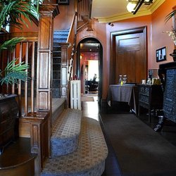 Salon Botanique Eco-Chic - Beauty Salon In and Out