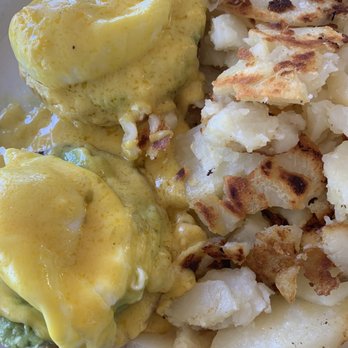 Carolyn's Cafe - Eggs Benedict with avocado - Breakfast & Brunch Near Me - Redlands, California
