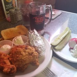 Carl's Corner - Chicken dinner and 1919 root beer on tap! Delicious!