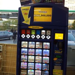 BP Gasoline Station - Cool an automated lottery machine!