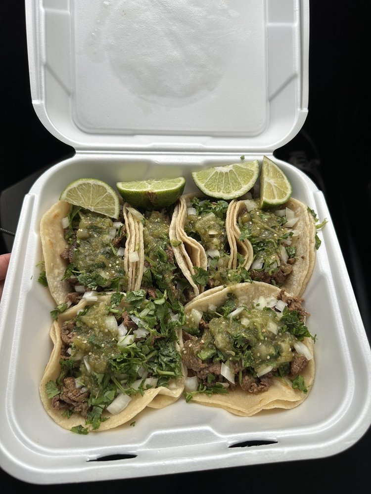 Romo's Market Logo