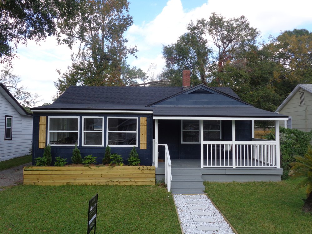 Slide of D & D Roofing