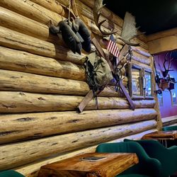 Grizzly Lounge