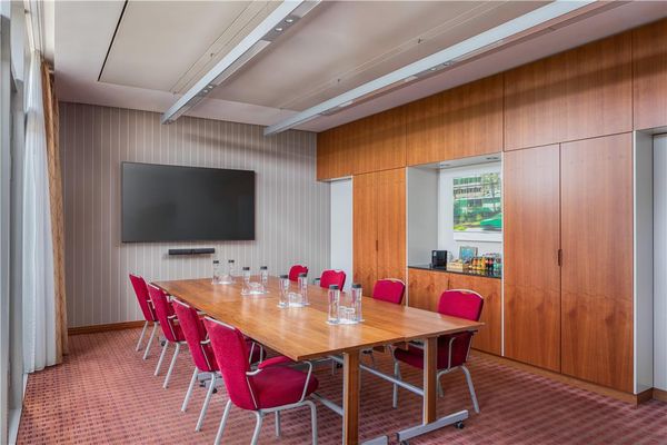 Hilton Frankfurt Airport by null