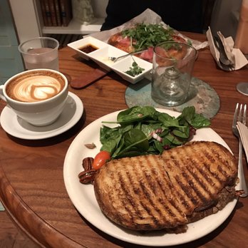 Urth Caffe - Coffee & Tea Near Me - Laguna Beach, California