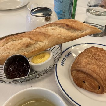 Petit Trois - French Near Me - Sherman Oaks, California Petit Trois - French Near Me - Sherman Oaks, California