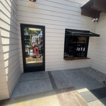 Dedo Coffee - Exterior - Cafes Near Me - Long Beach, California