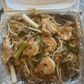 Jaopaya Thai Restaurant - Combination Phad Thai - Thai Near Me - Reseda, California Jaopaya Thai Restaurant - Combination Phad Thai - Thai Near Me - Reseda, California