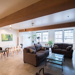 Heart Homes Vacation Rentals - We love our unique lofts in Gastown. We offer professional Airbnb management for owners.