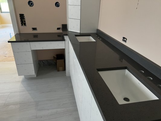Leo Marble and Granite LLC - Fabricamos he instalamos encimeras para baños y cocinas al gusto del cliente. Nos caracterizamos por la profesionalidad , calidad y rapidez que se entregan los trabajos.