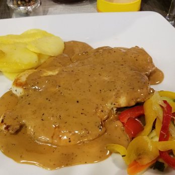 EL Mundo - Chicken w pepper sauce. YUM ! - Spanish Near Me - Calvia, PM EL Mundo - Chicken w pepper sauce. YUM ! - Spanish Near Me - Calvia, PM