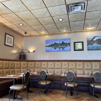 Huong Vy - the interior of a restaurant - Vietnamese Near Me - Westminster, California Huong Vy - the interior of a restaurant - Vietnamese Near Me - Westminster, California