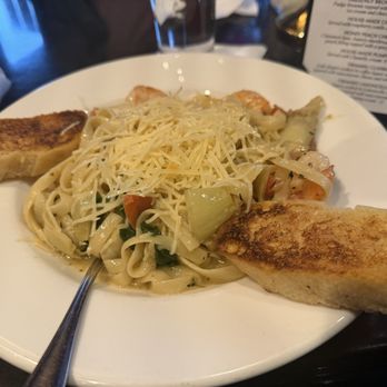 Huber's Cafe - Prawn Fettuccine - American Near Me - Portland, Oregon