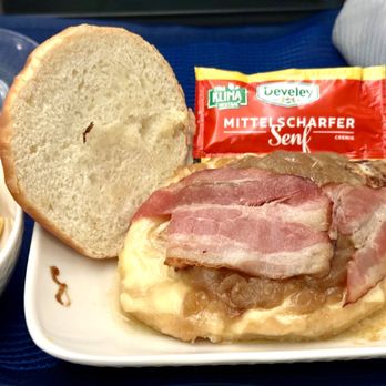 United Airlines - Business Class food options, mit relle Develey Senf.  Schön! - Airlines Near Me - Frankfurt, HE