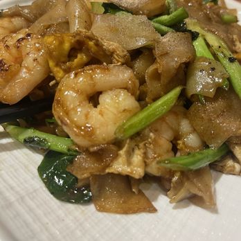 Kwan Kitchen - Pad See Ew with Shrimp - Thai Near Me - Pasadena, California Kwan Kitchen - Pad See Ew with Shrimp - Thai Near Me - Pasadena, California