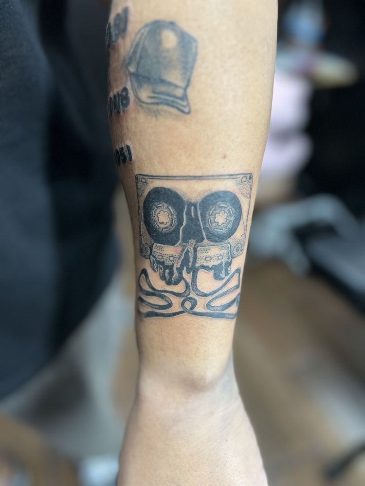 High Roller Tattoo Shop Logo