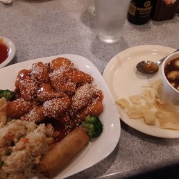 Lunch portion sesame chicken, hot sour soup Lunch portion sesame chicken, hot sour soup