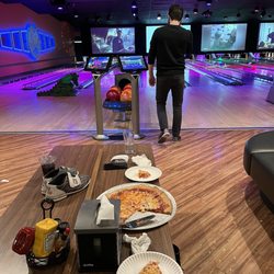 Spare Time Entertainment - Nice lanes! Great pizza