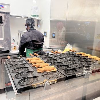 Tokyo Central - Taiyaki in the making - International Grocery Near Me - Torrance, California