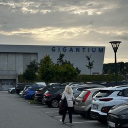 Gigantium - Outside of facility