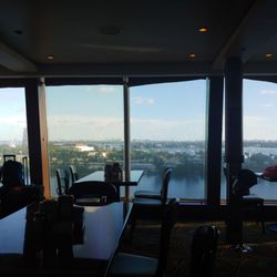 Norwegian Breakaway Garden Café