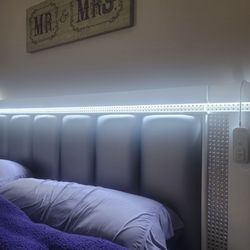 Galleria Furniture Outlet - Headboard with LED light