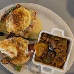 The California Benedict was worth the walk, and the balance of egg, tomato, bacon and avocado gave me the energy to walk for 2 more hours!