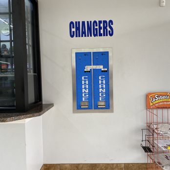 Antoine Washateria - Huge plus is this right here!!! I always forget to bring enough quarters and it's awesome this place has this. - Laundry Services Near Me - Houston, Texas