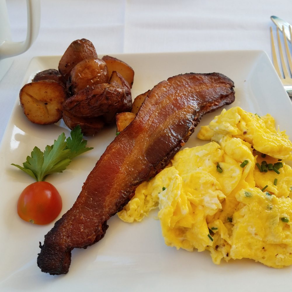 1801 First Inn - Delicious breakfast cooked by a chef. - Bed & Breakfast Near Me - Napa, California