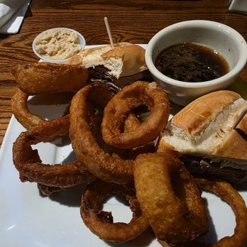 Pineapple Hill Saloon & Grill - Bars Near Me - Sherman Oaks, California
