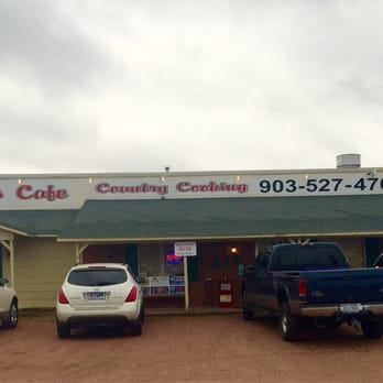 Bucky's Cafe - Diners Near Me - Caddo Mills, Texas