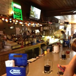 L R's Place - Awesome little bar with great cheap food!