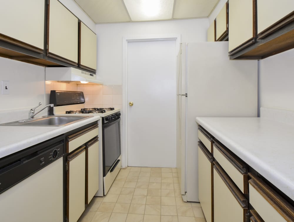 GLADSTONE TOWERS APARTMENTS Updated August 2024 14 Photos 223