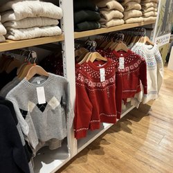 UNIQLO - Kids holiday sweaters