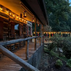 Sugar Tree Inn - Front porch/Deck