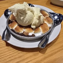 S'mores pizookie S'mores pizookie